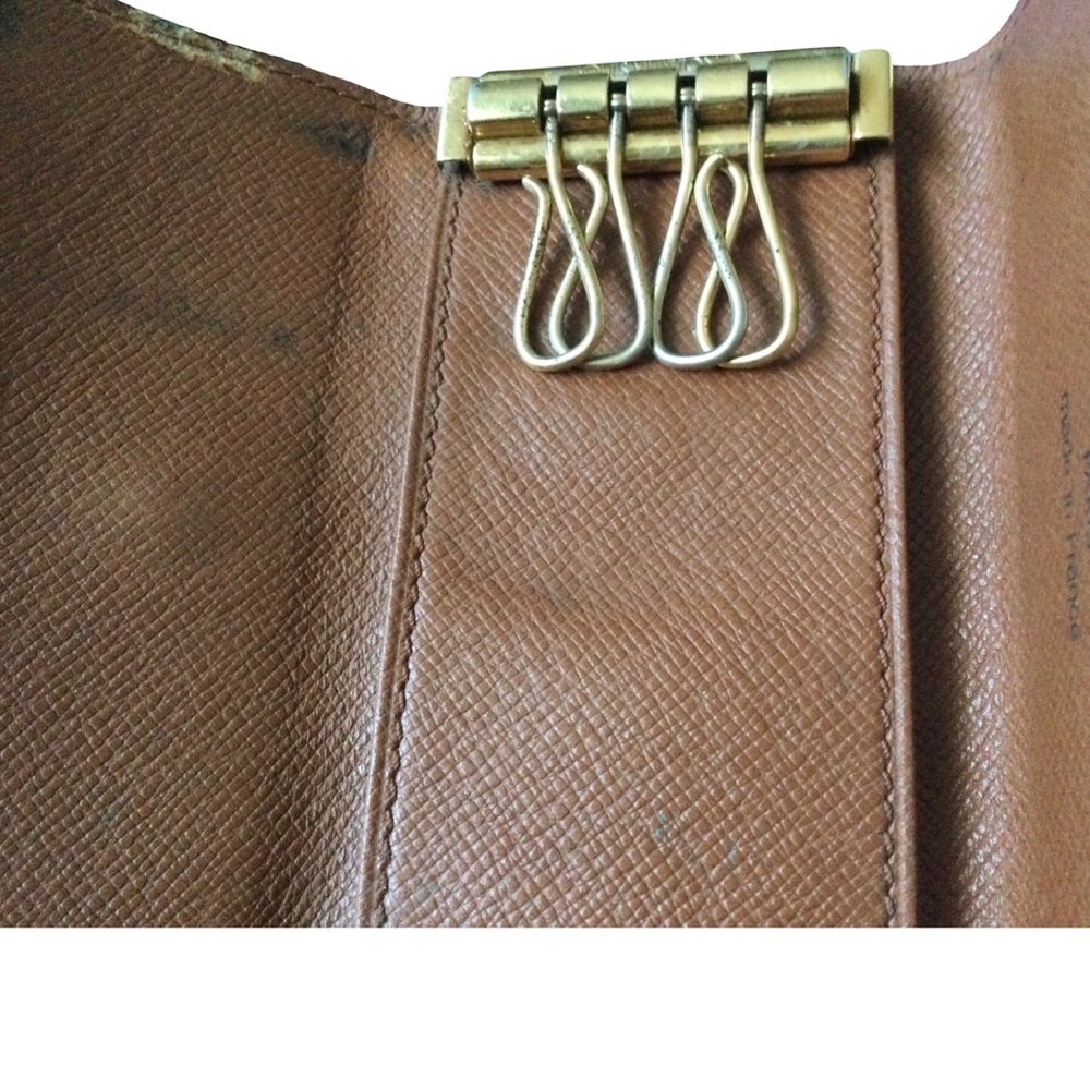 HOST PICK Louis Vuitton Monogram Key Case - Picture 11 of 11